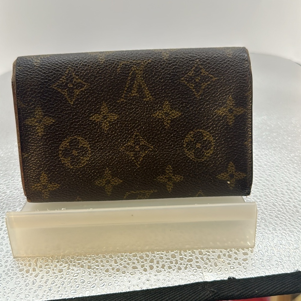 Louis Vuitton billfold. The dimensions are 6 inches wide and 4 inches. Authentic - Picture 2 of 10